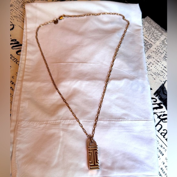 ✨ Tory Burch Rose Gold-Tone Logo Pendant Necklace – Chic, Sleek & Fabulous ✨ - Picture 10 of 16